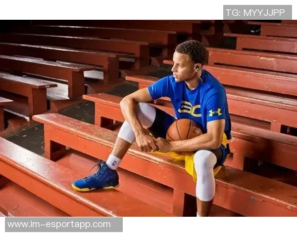 库里分享热身习惯不戴耳机以提升在喧闹环境中的专注力